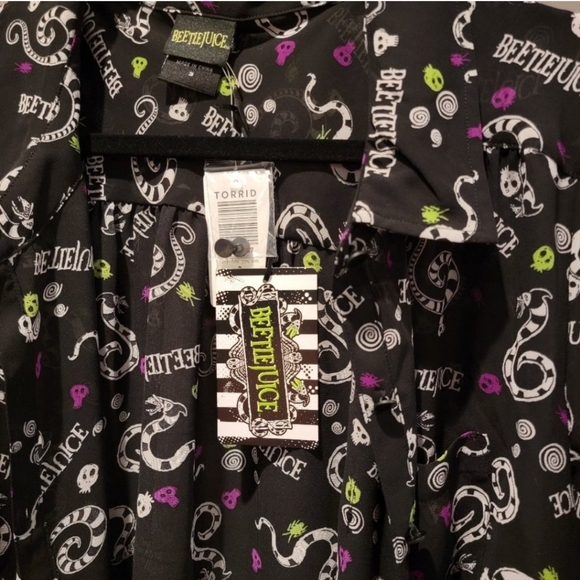TORRID Beetlejuice Sandworm Button Down Tunic Shirt Size 3 - Picture 7 of 14